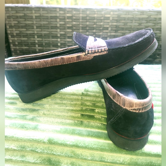 Marc Joseph-New York Women's Black Suede Leather and Croc Loafers. Size 10. - Picture 3 of 16